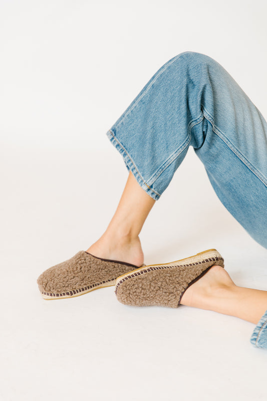 Naguisa Namo Slipper Slide- Taupe