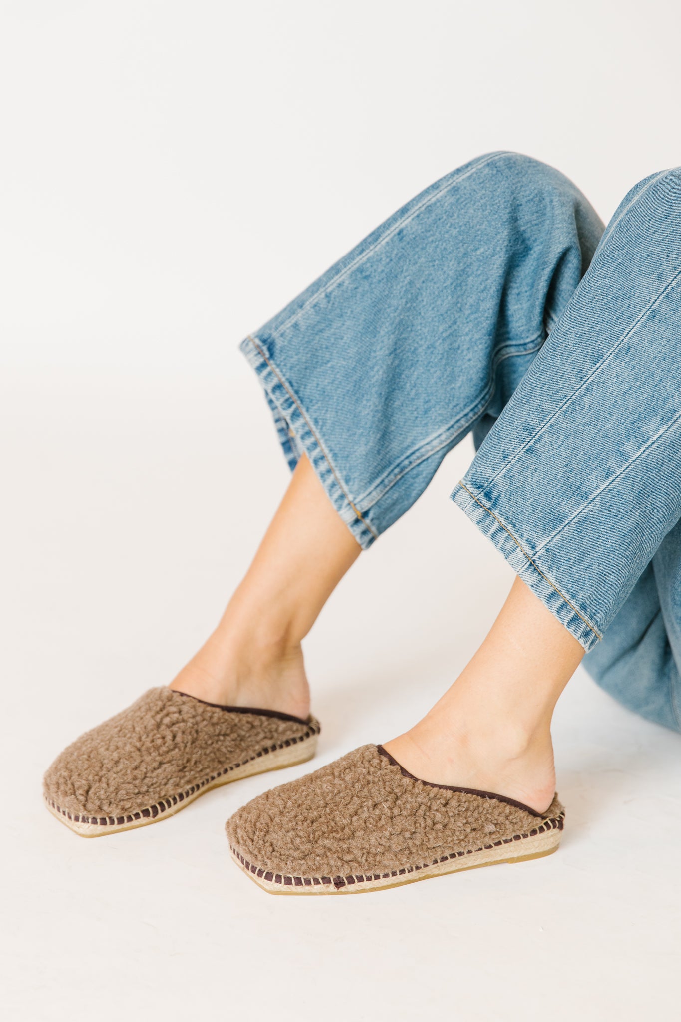 Naguisa Namo Slipper Slide- Taupe