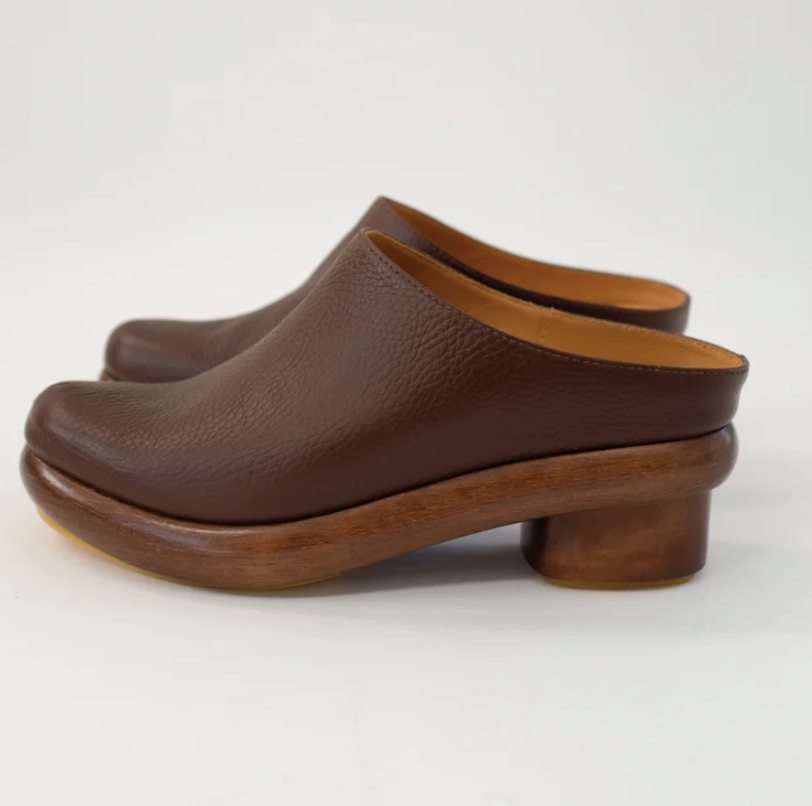 Beklina Low Sedia Clog- Castagna